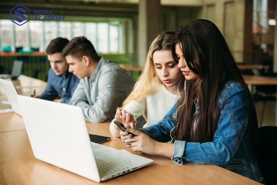 Làm quen với bạn học để có được kết quả học vượt hiệu quả hơn