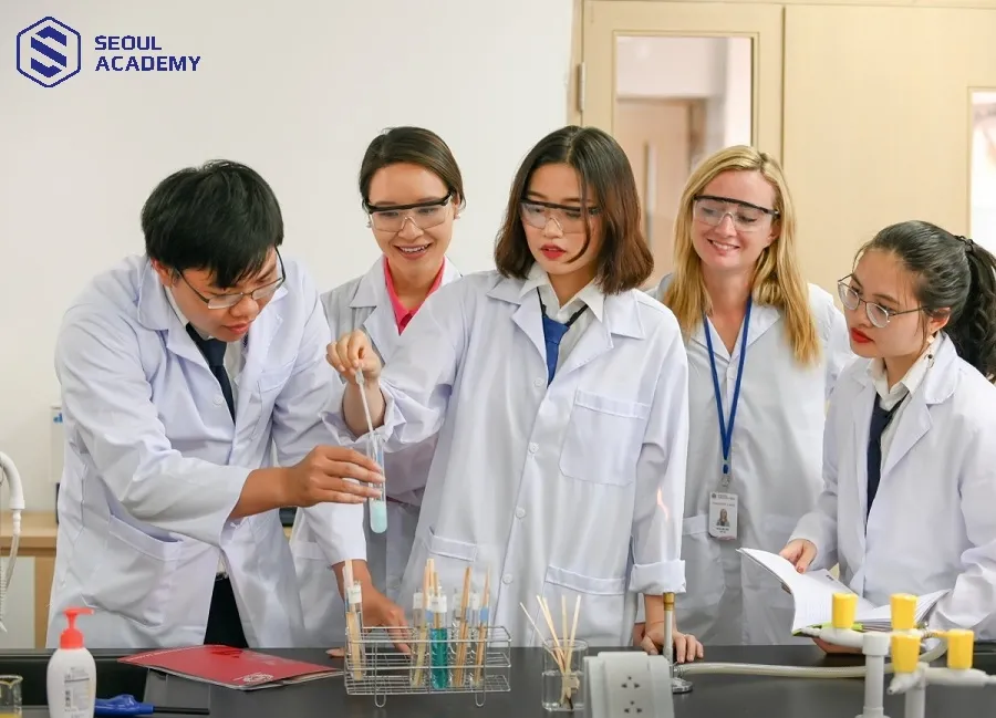 Học trường Quốc tế là lựa chọn phù hợp với những học sinh có điều kiện kinh tế