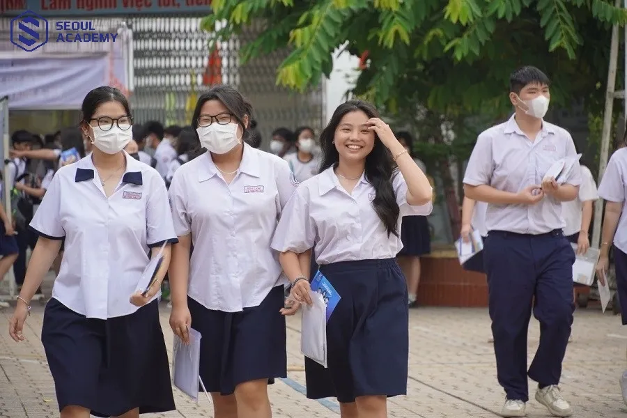 Hồ sơ đăng ký thi lại lớp 10 cần thực hiện theo quy định tuyển sinh của từng năm học