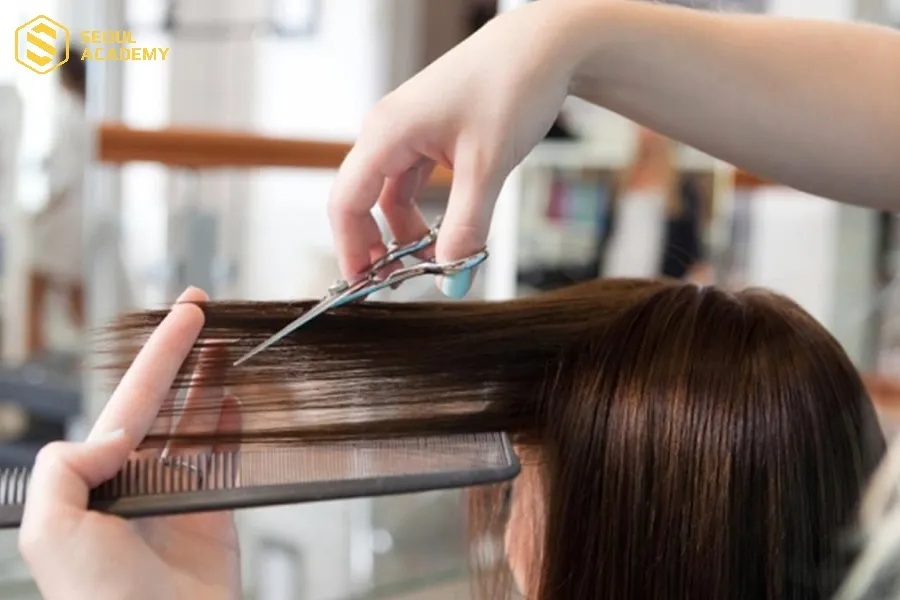 Không nên cắt tóc quá sát ngày thi bởi có thể gây ra cảm giác không thoải mái khiến bạn mất tự tin