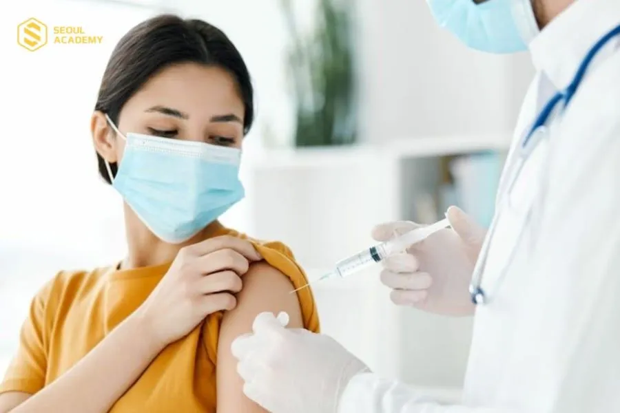 Học viên có thể làm việc tại các bệnh viện và hỗ trợ bác sĩ tiêm chích, hoặc liên thông để nâng cao trình độ y khoa