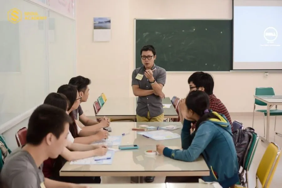 Thời gian học sẽ được sắp xếp sao cho phù hợp với những học viên vừa đi làm vừa học, đảm bảo có thể tiếp thu kiến thức chuyên môn