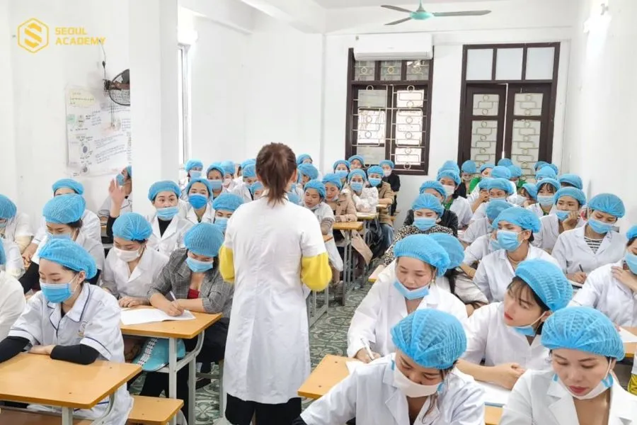 Khóa học thêm về kiến thức an toàn y tế và phòng chống lây nhiễm