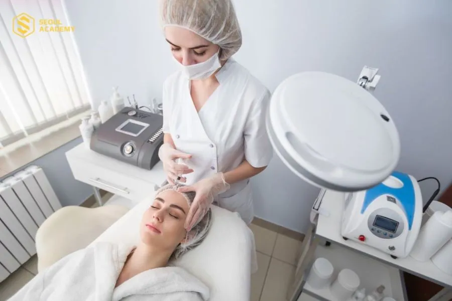 Học viên sẽ được học các kiến thức phòng ngừa những nguy cơ lây nhiễm chéo trong quá trình thực hiện dịch vụ