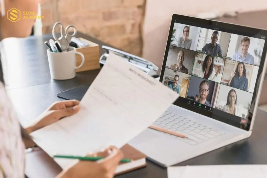 Học viên hoàn toàn có thể học online vào cuối tuần, và sẽ có các bài kiểm tra cuối khóa