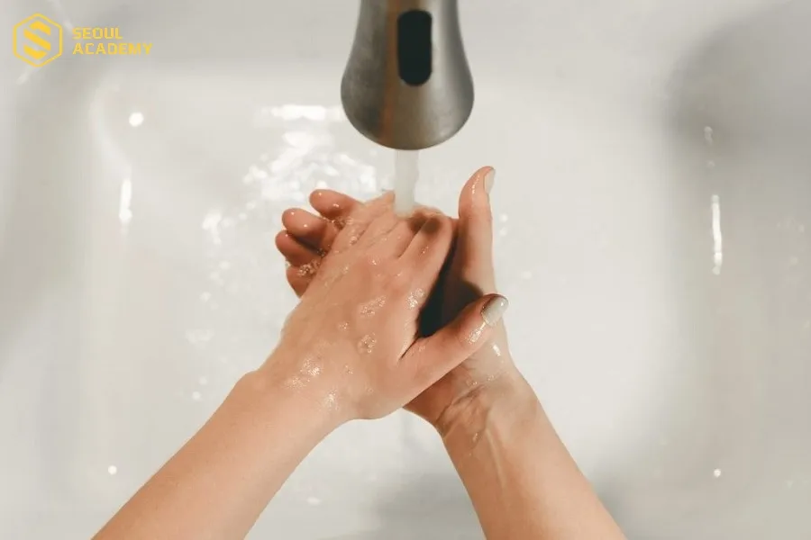 Vệ sinh tay sạch sẽ khỏi bụi bẩn và vi khuẩn Vệ sinh tay sạch sẽ khỏi bụi bẩn và vi khuẩn