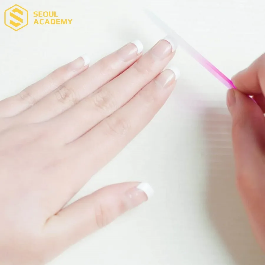 Dũa móng đúng kỹ thuật hoàn toàn không khiến móng yếu hơn