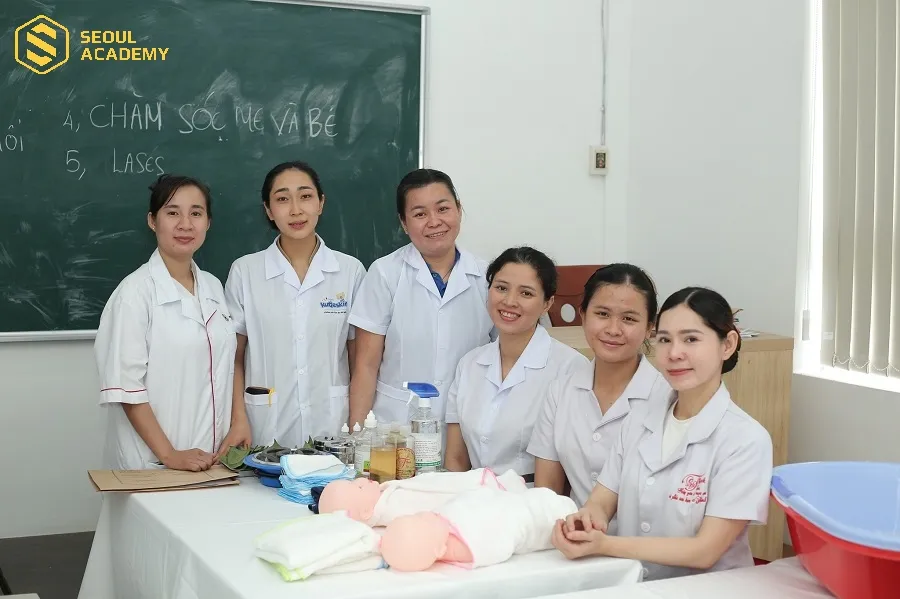 Khóa học này thiết kế dành cho những đối tượng có niềm đam mê, yêu thích chăm sóc bé