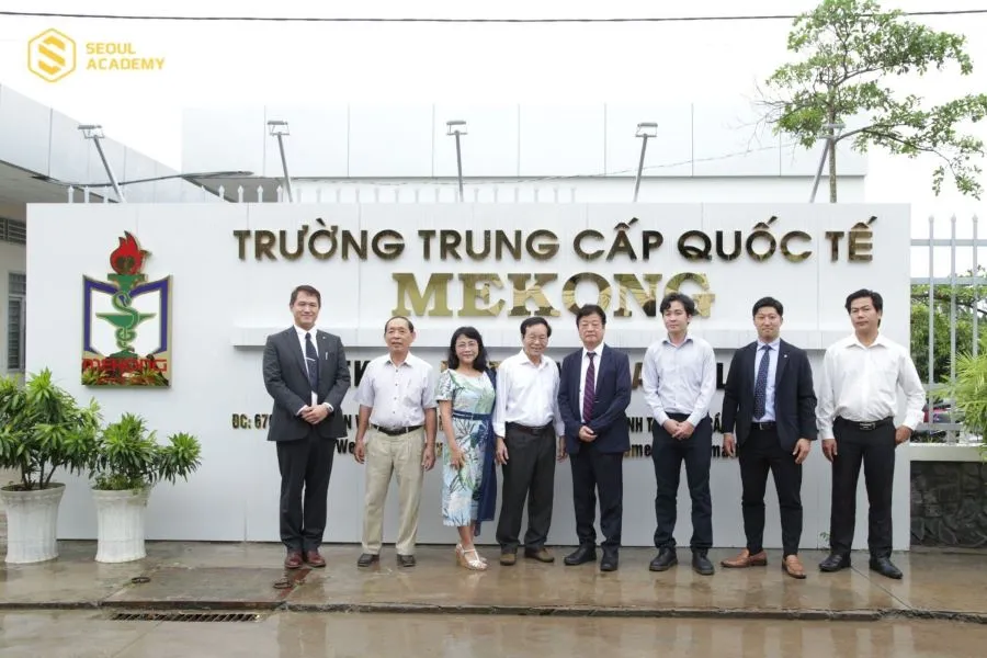 Học viên có thể làm việc tại bệnh viện, trung tâm y tế hoặc liên thông lên bậc Trung cấp nếu muốn được đào tạo chuyên sâu hơn