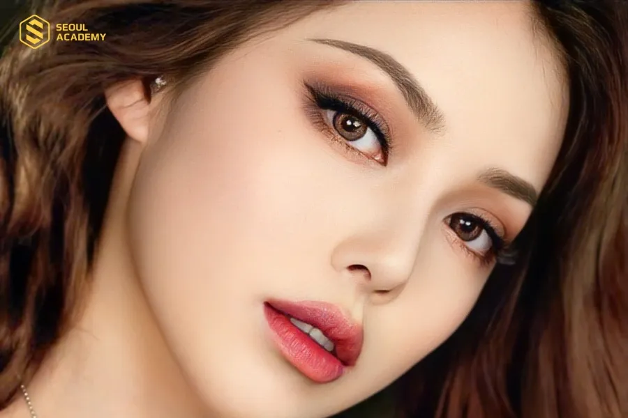 Chân mày lá liễu là nét tướng đem lại tài vận phú quý cho nữ giới 