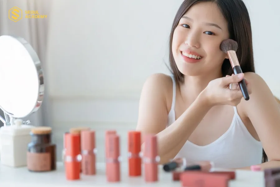 Tận dụng mỹ phẩm sẵn có không chỉ giúp tiết kiệm chi phí mà còn đảm bảo an toàn cho làn da