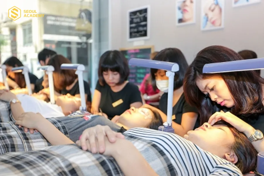 Giáo trình đào tạo điêu khắc lông mày tại QuynhQuyen Beauty theo chuẩn PhiBrows