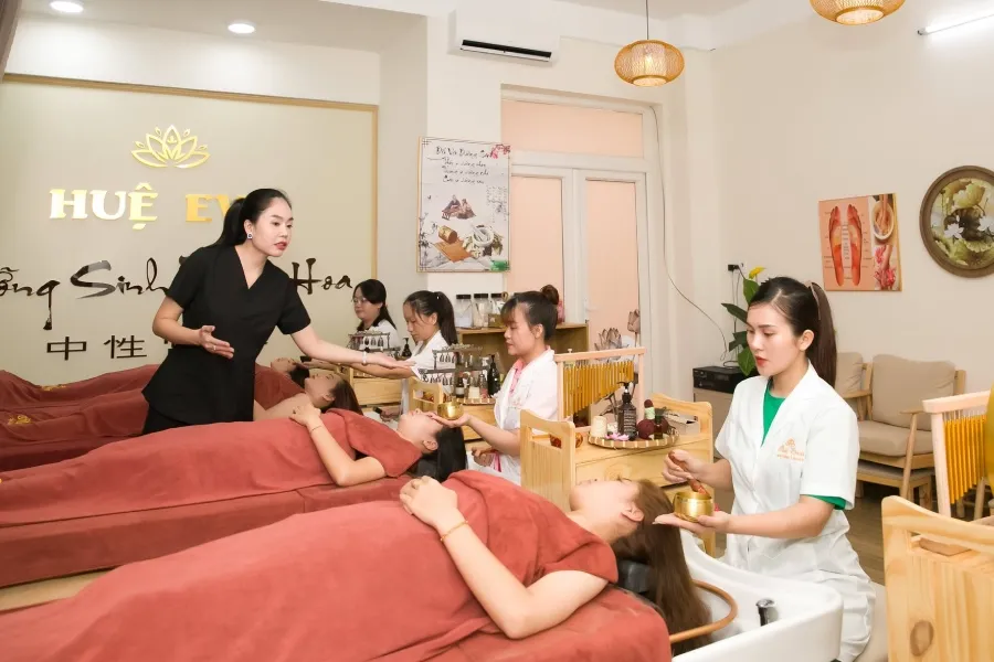 Spa Huệ Eva thu hút đông đảo học viên với khóa học gội đầu dưỡng sinh chất lượng