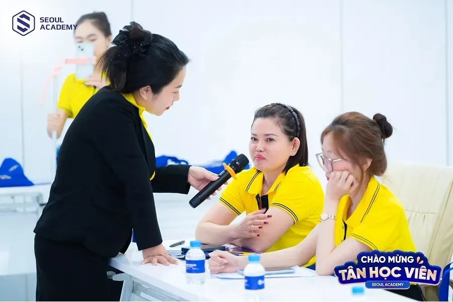 Giảng viên luôn sát cánh đồng hành cùng học viên cả về kiến thức lẫn kỹ năng