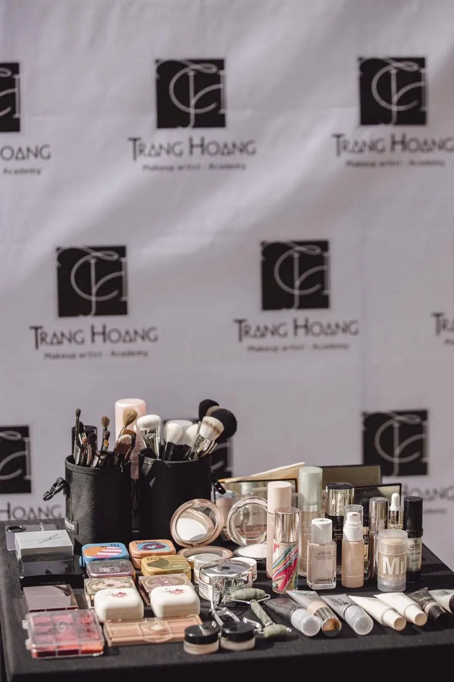 Trang Hoàng Makeup Academy chú ý vào thời lượng thực hành lớn trong khóa học trang điểm