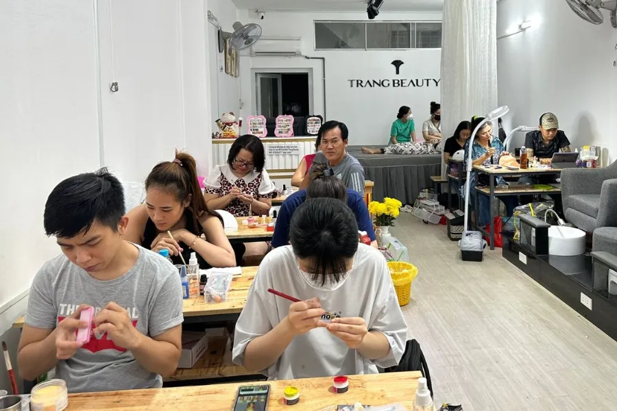 Trang Beauty Salon là địa chỉ đào tạo ngành nail đi nước ngoài uy tín với chứng chỉ nghề Quốc tế VTCT sau khi tốt nghiệp
