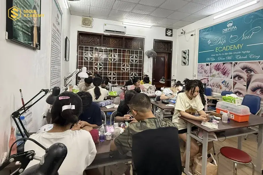 Huyền Nail Academy thường xuyên tổ chức các khóa học nail