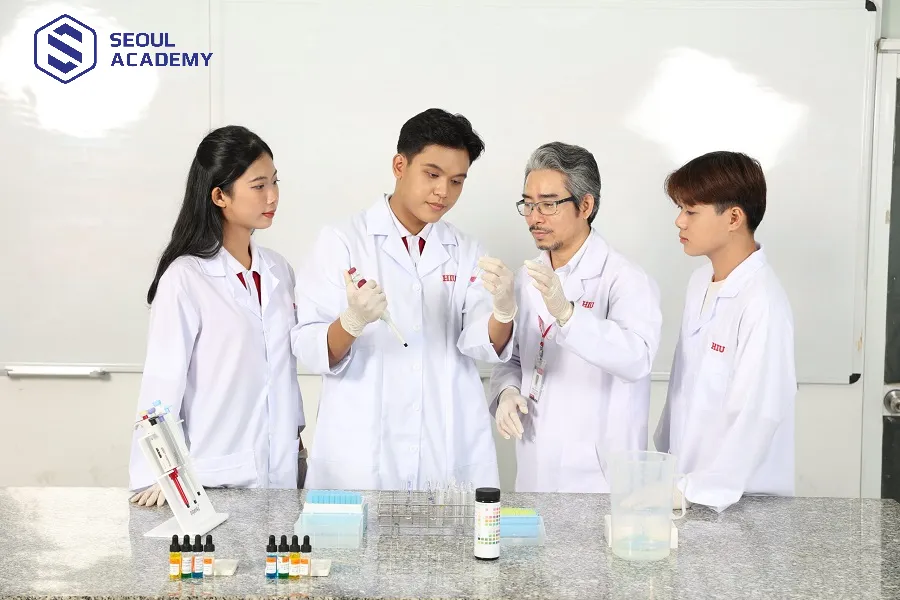 Ngành Dược phù hợp với những người có tính cẩn trọng, tỉ mỉ