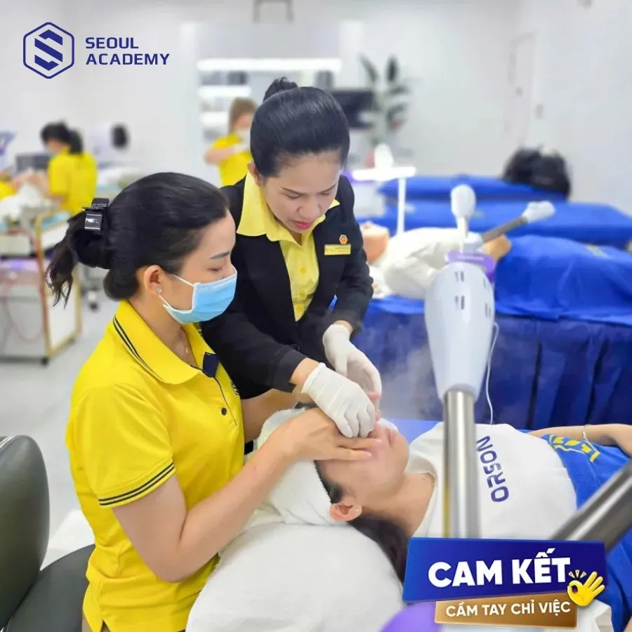 Học viên luôn được giảng viên giám sát và cầm tay chỉ việc trong suốt quá trình học tại Seoul Academy