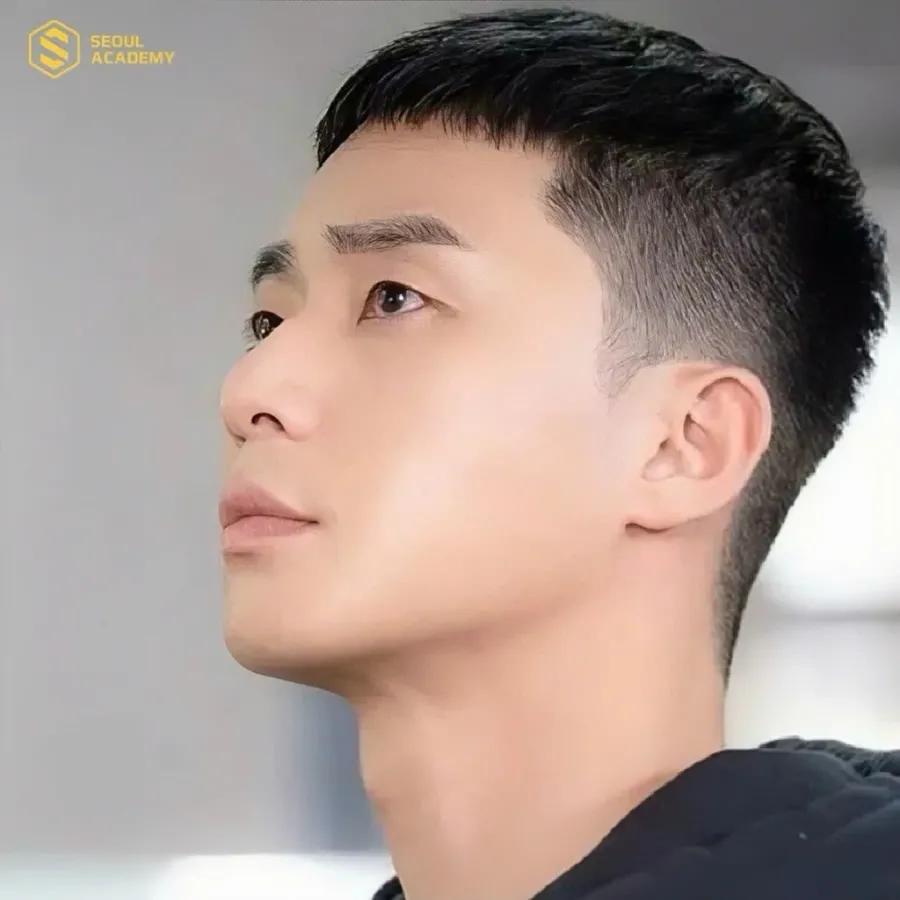 Crew cut ngắn không đòi hỏi nhiều thời gian chăm sóc và tạo kiểu tại nhà