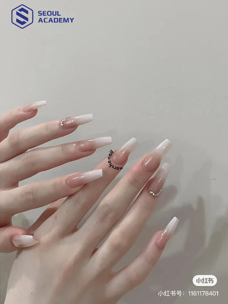 Gam trắng sữa ombre trong suốt nhẹ nhàng, tôn làn da ta