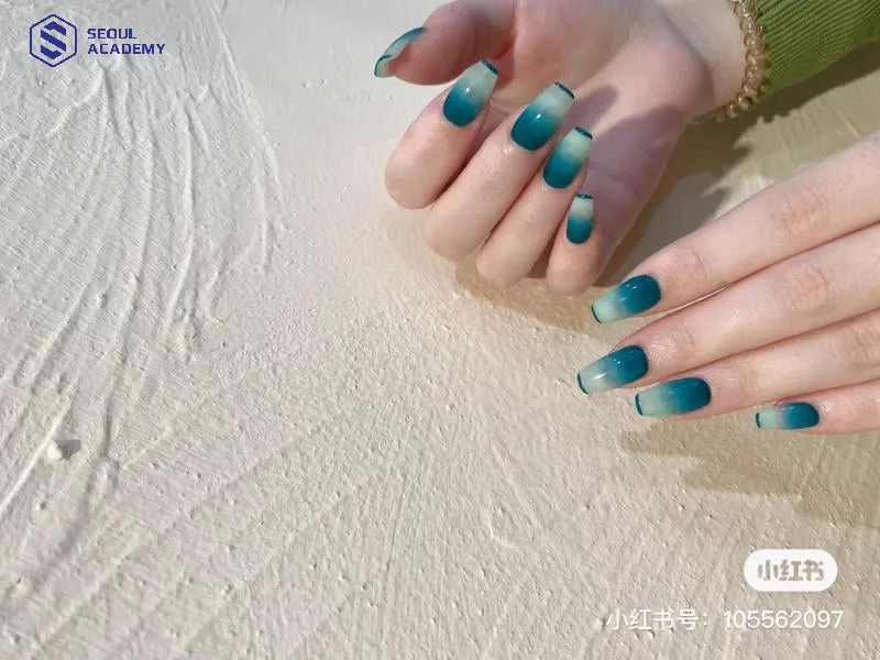 Hiệu ứng ombre xanh xám pha trắng, mang nét hiện đại và thanh lịch.