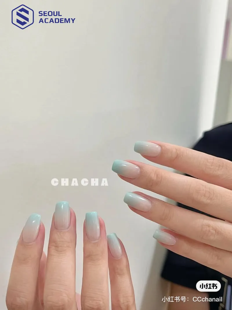 Màu xanh pastel pha ombre nhẹ, tạo cảm giác dịu mắt và thanh khiết