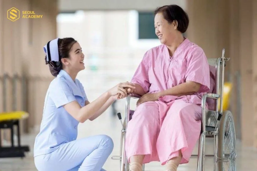Điều dưỡng là nghề không chỉ chăm sóc bệnh nhân mà còn cần phải tận tâm cùng trách nhiệm cao