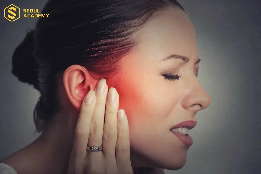 Nóng tai phải là một điềm báo may mắn theo quan niệm dân gian