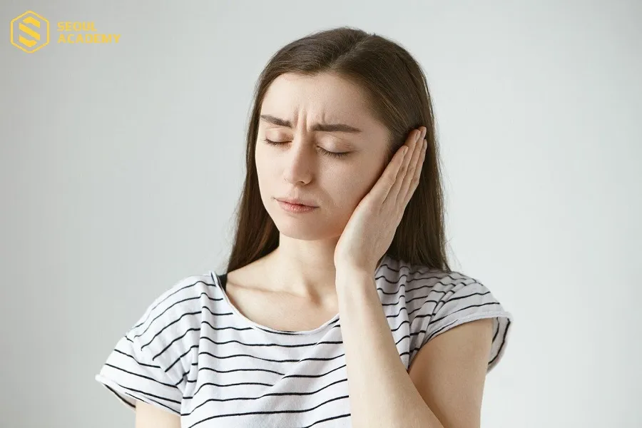 Nóng tai trái hay tai phải đều xuất phát do nguyên nhân giống nhau theo góc nhìn khoa học nhưng lại mang ý nghĩa tâm linh trái ngược hoàn toàn