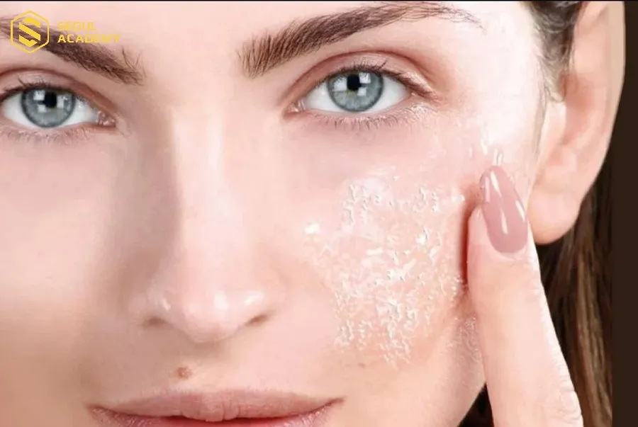 Rửa mặt nhẹ nhàng và đúng cách để tránh các tác động không mong muốn đến làn da sau peel