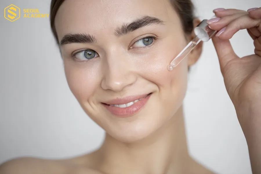 Khi lớp da cũ đã bong tróc hoàn toàn, bạn có thể bắt đầu với quy trình skincare như thông thường