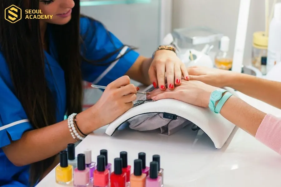 Thu nhập của nghề nail không ổn định, phụ thuộc vào thời vụ