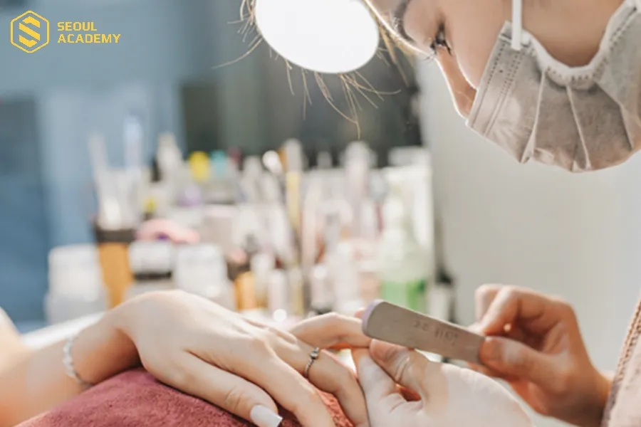 Luôn có dụng cụ bảo hộ trong quá trình làm việc để giảm thiểu các tác hại đối với sức khỏe