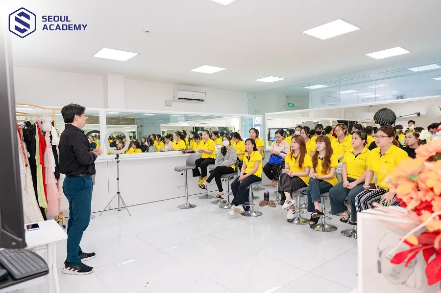 Khóa học được thiết kế theo lộ trình bài bản dành cho những ai có đam mê với ngành tóc