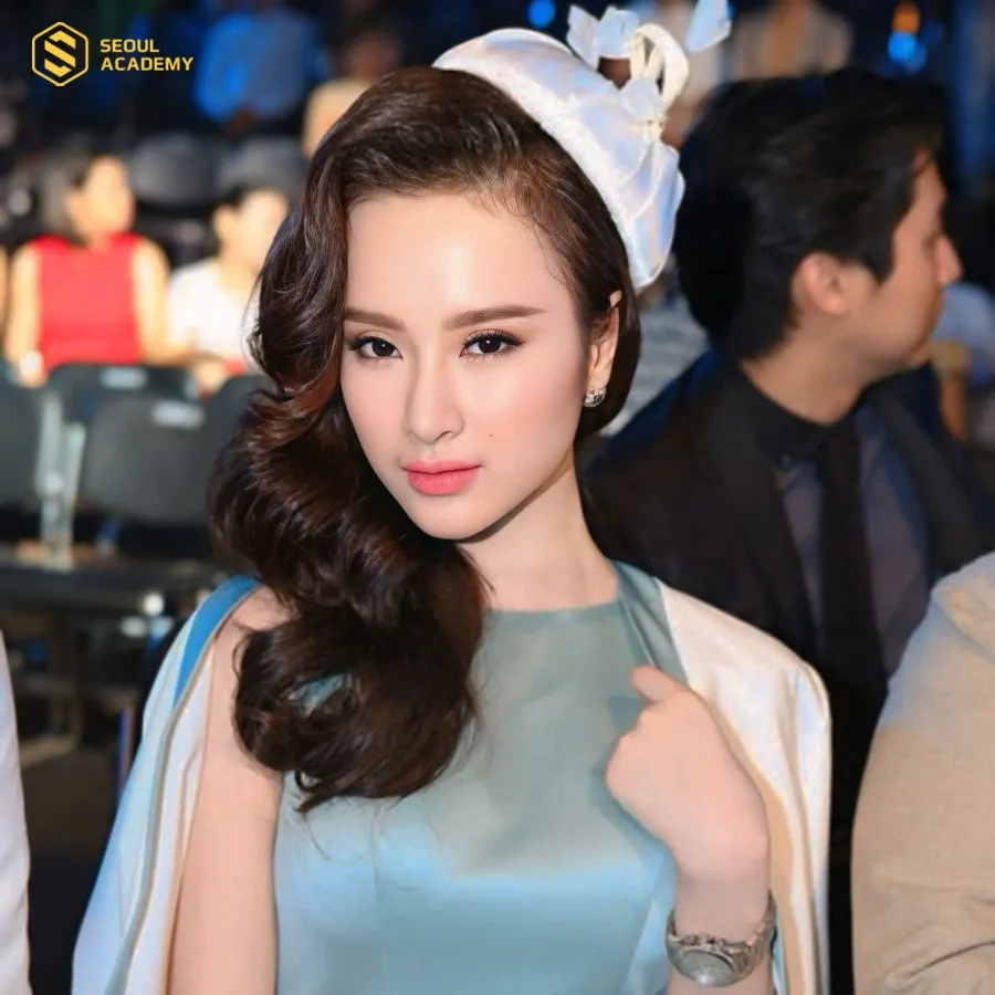 Độ phồng của tóc rễ tre khi uốn retro sẽ giúp khuôn mặt của các nàng càng trở nên sắc sảo