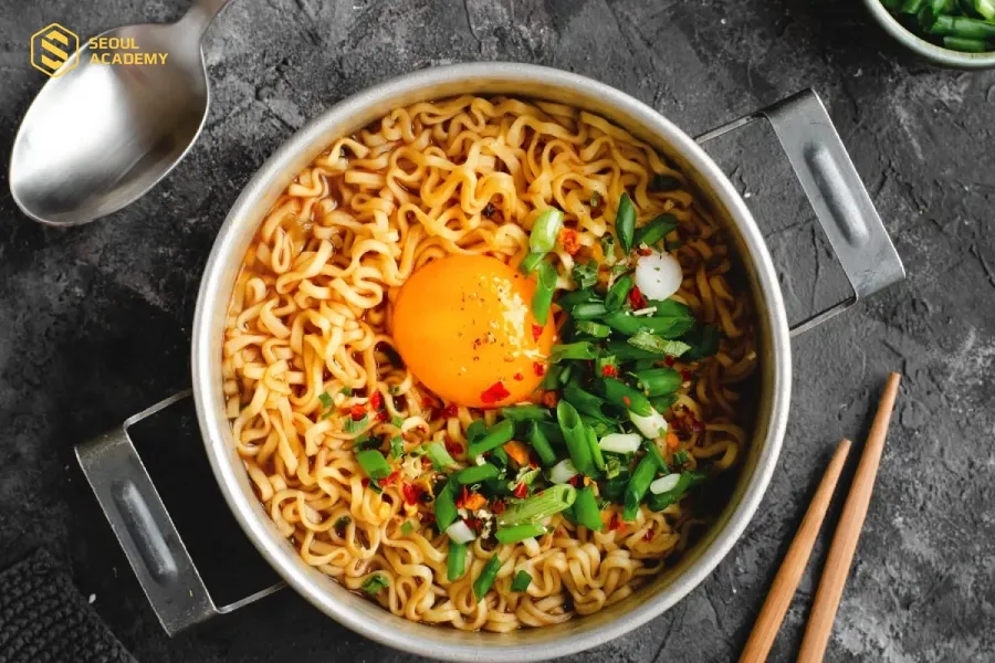 Thời gian kiêng mì tôm sau phun môi không cố định, mà phụ thuộc vào cơ địa và khả năng lành của mỗi người