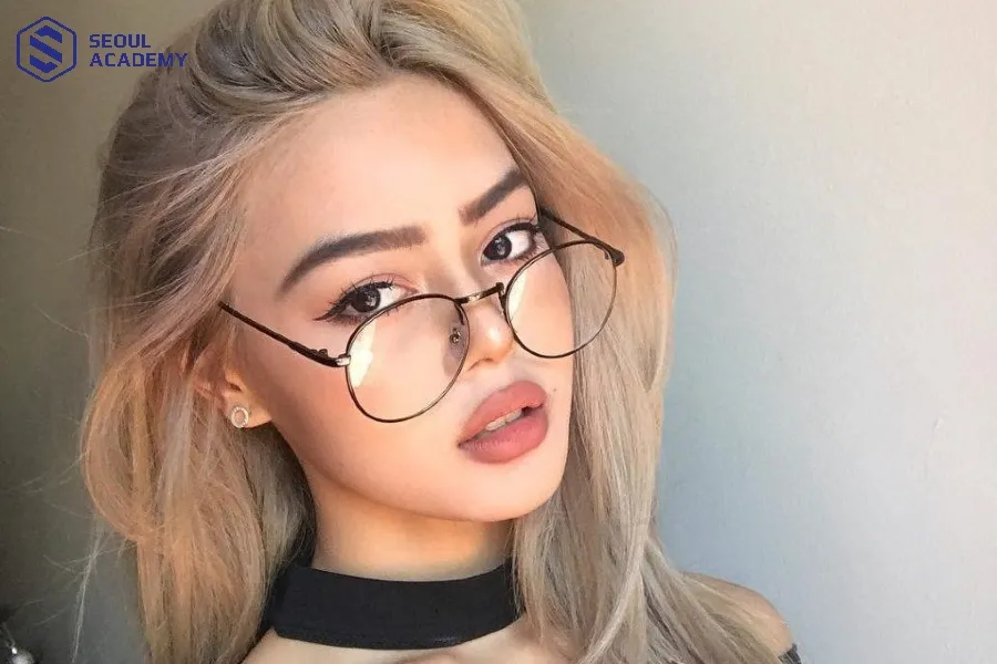 Bạn có thể kết hợp phun môi và phun viền môi để giúp dáng môi sắc nét hơn