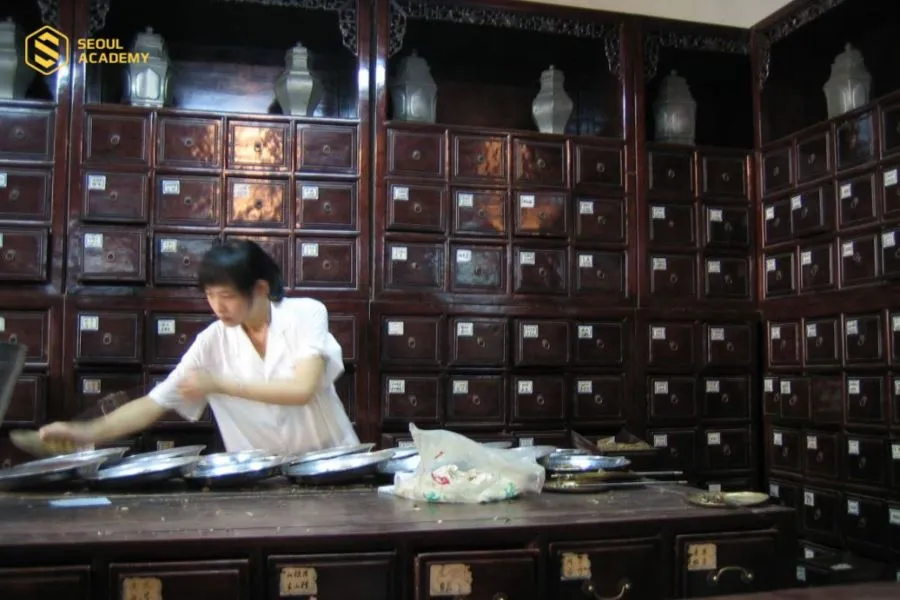 Bạn chỉ có thể mở quầy thuốc cổ truyền khi đã đủ thời gian hành nghề và có chứng chỉ chuyên môn theo quy định