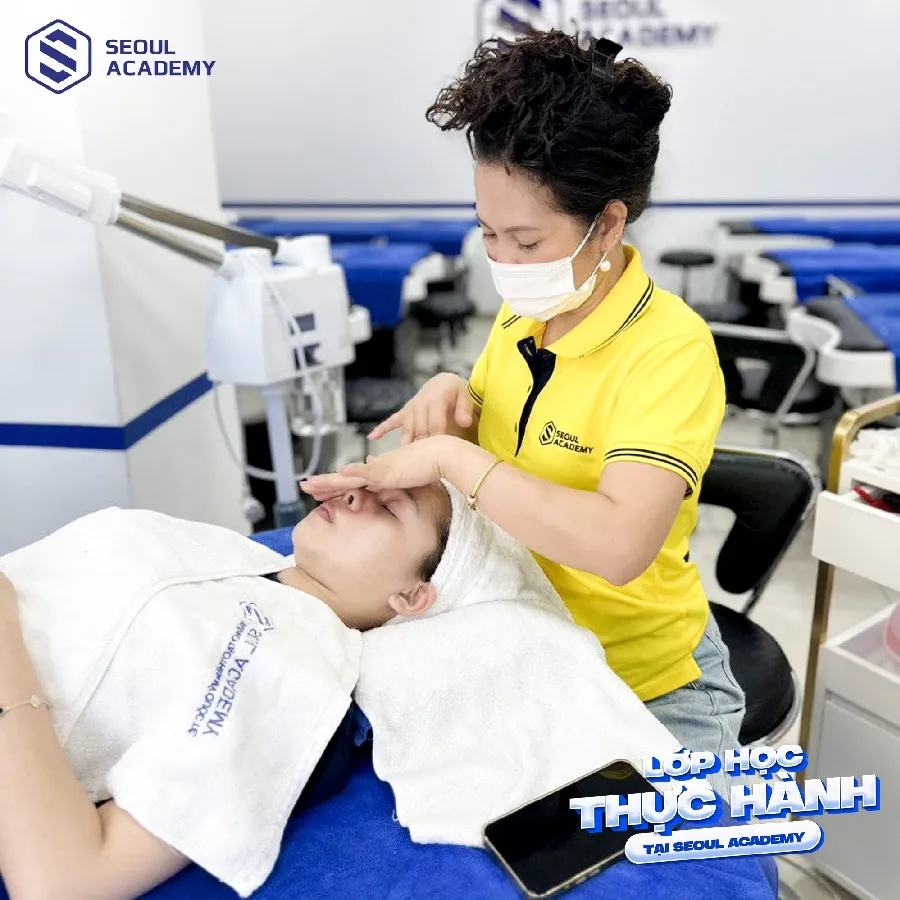 Học viên thực hành trực tiếp trên mẫu thật tới 90%, giúp nhanh chóng vững chắc tay nghề Học viên thực hành trực tiếp trên mẫu thật tới 90%, giúp nhanh chóng vững chắc tay nghề