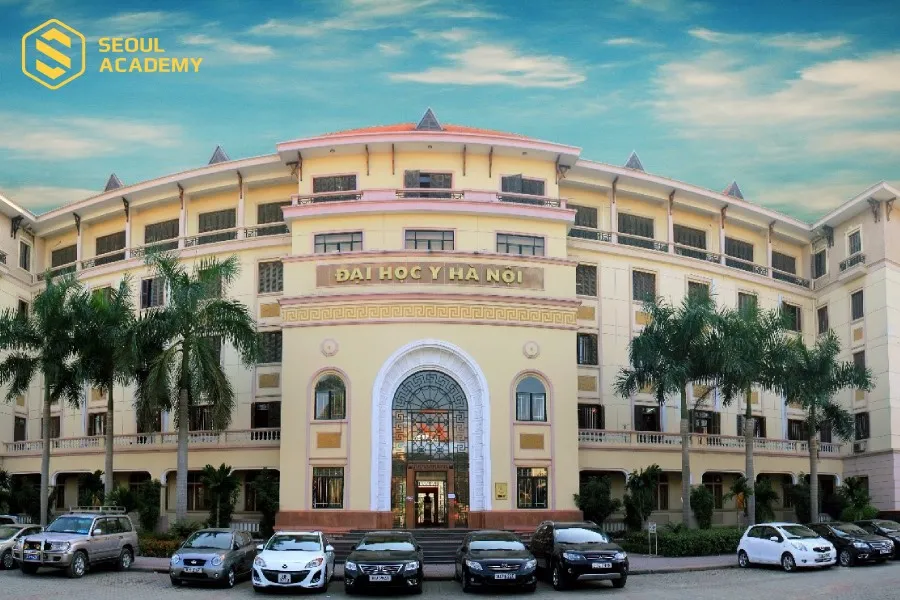 Trường Đại học Y Hà Nội nổi tiếng với hơn 100 năm lịch sử và có chất lượng giảng dạy uy tín