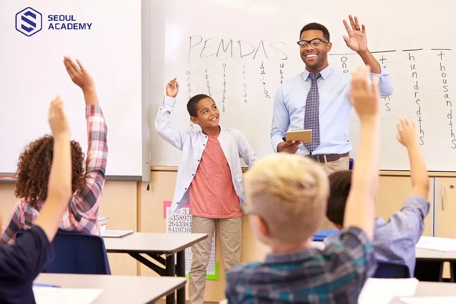 Tổ chức các chương trình với chủ đề cách cư xử đúng mực với thầy cô Tổ chức các chương trình với chủ đề cách cư xử đúng mực với thầy cô