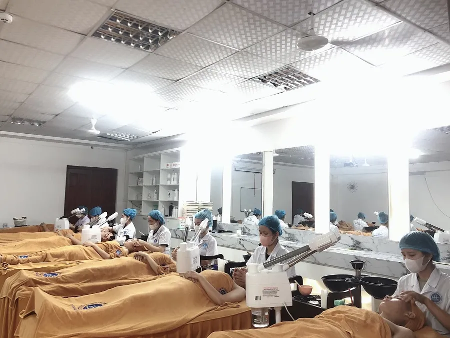 Buổi học Chăm sóc da tại trường Cao đẳng Công Nghệ Bách khoa Hà Nội