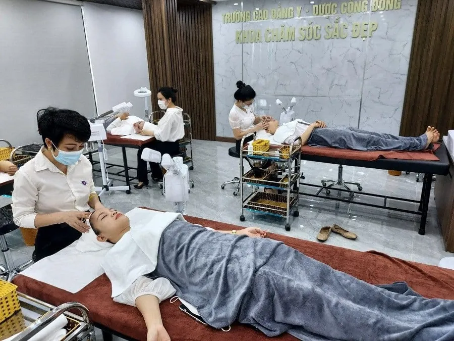 Sinh viên tại trường thường xuyên được thực hành ngay trên mẫu thật