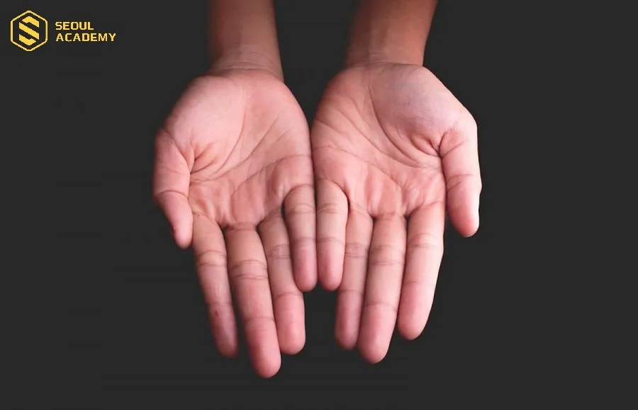 Sự xuất hiện của chỉ tay hình tam giác trên lòng bàn tay được xem là mang đến may mắn, thuận lợi cho chủ sở hữu