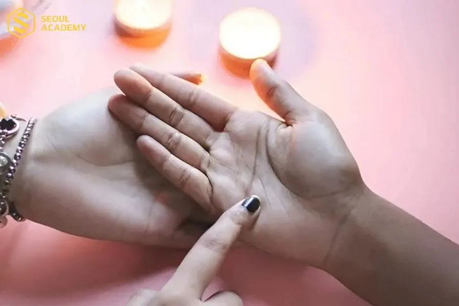 Sở hữu chỉ tay hình tam giác ở đường trí đạo thể hiện đây là người có bộ óc thiên tài