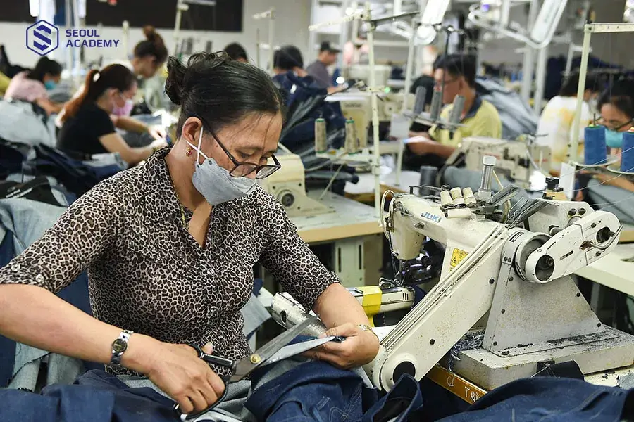 Công nhân không có yêu cầu cao về trình độ học vấn Công nhân không có yêu cầu cao về trình độ học vấn