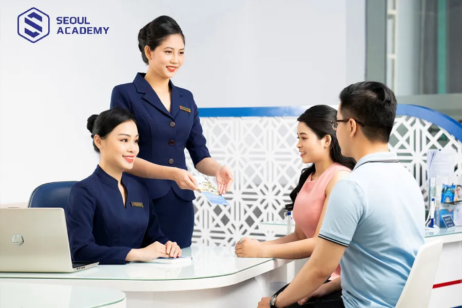 Nhân viên ngân hàng nằm trong TOP những công việc yêu cầu ngoại hình khá cao Nhân viên ngân hàng nằm trong TOP những công việc yêu cầu ngoại hình khá cao