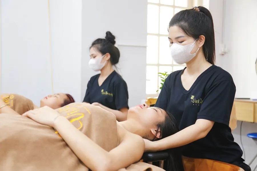 Khóa học gội đầu massage bấm huyệt được đầu tư bài bản