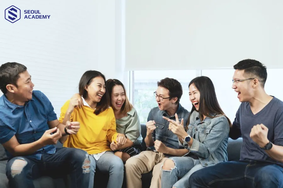 Trò chuyện cùng bạn bè để giải tỏa căng thẳng Trò chuyện cùng bạn bè để giải tỏa căng thẳng